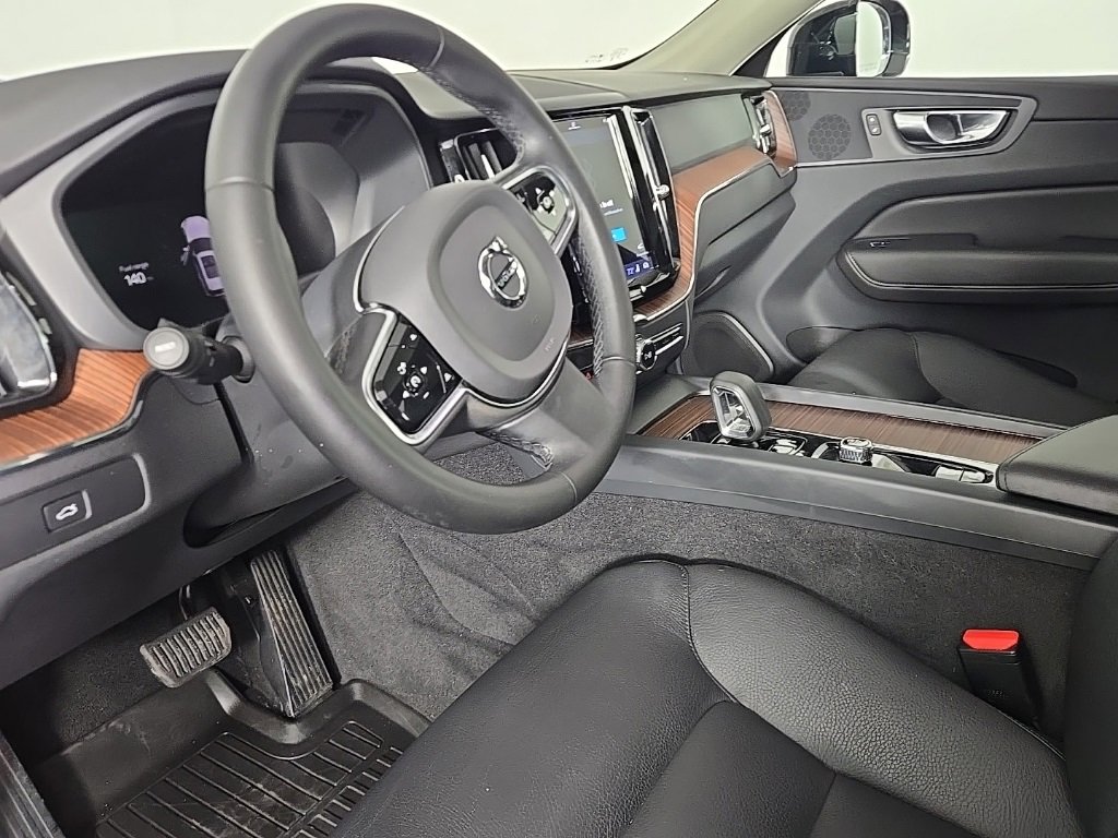 Certified 2023 Volvo XC60 B5 Plus w/ Climate Package image 16