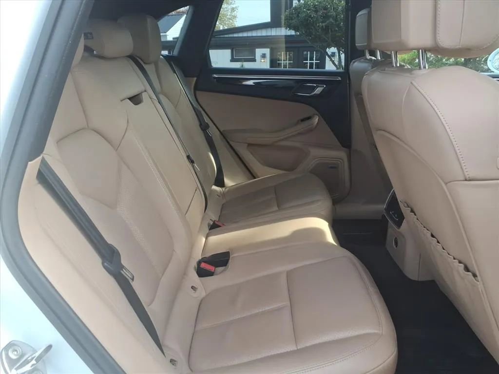 Used 2022 Porsche Macan image 15