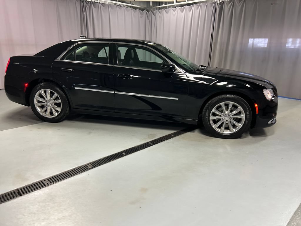 Used 2017 Chrysler 300 Limited AWD/4WD image 8