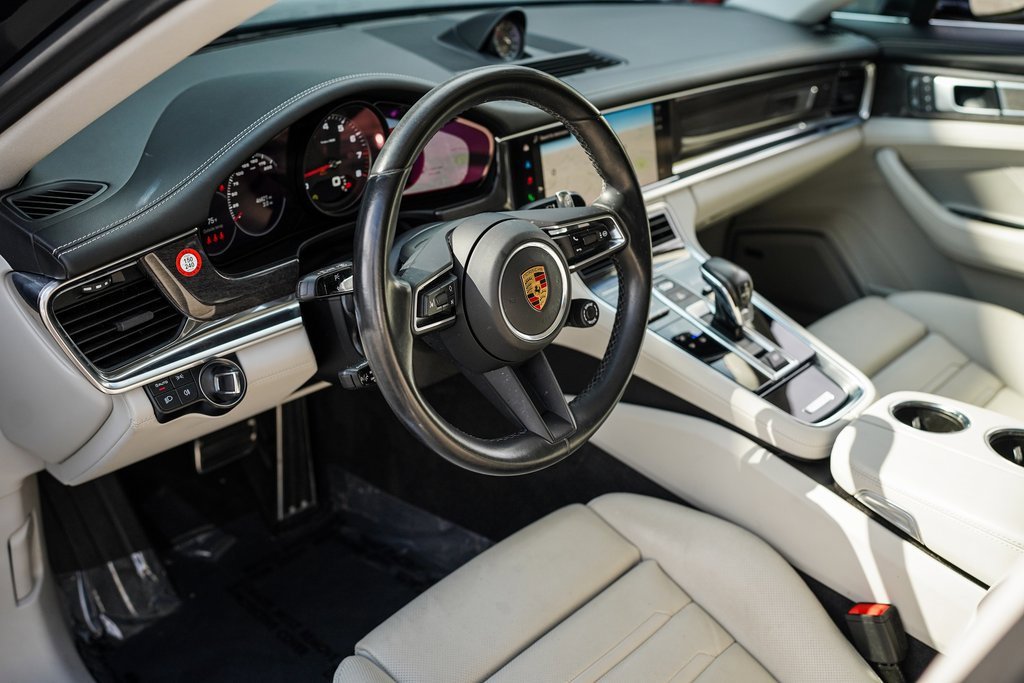 Used 2022 Porsche Panamera 4S w/ Premium Package image 19