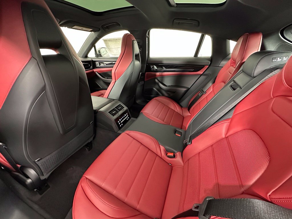 Used 2026 Porsche Panamera RWD image 39