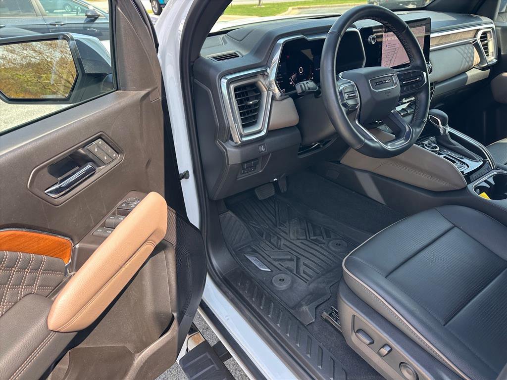 Used 2025 GMC Canyon Denali image 10