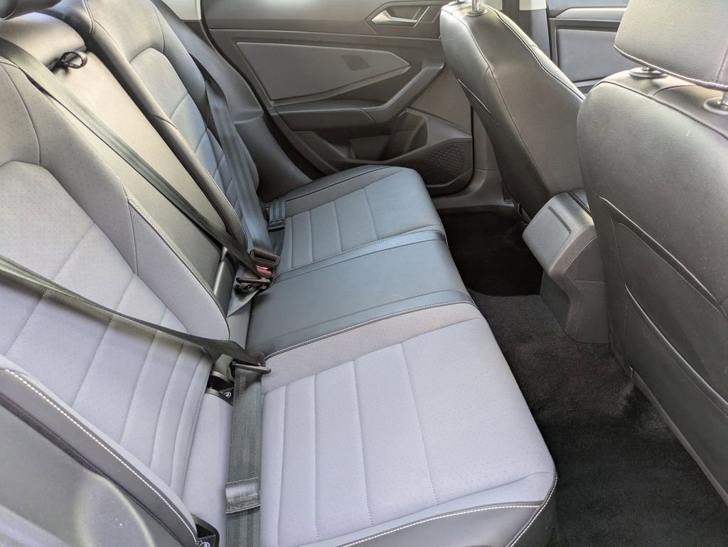 Used 2025 Volkswagen Jetta SE image 28