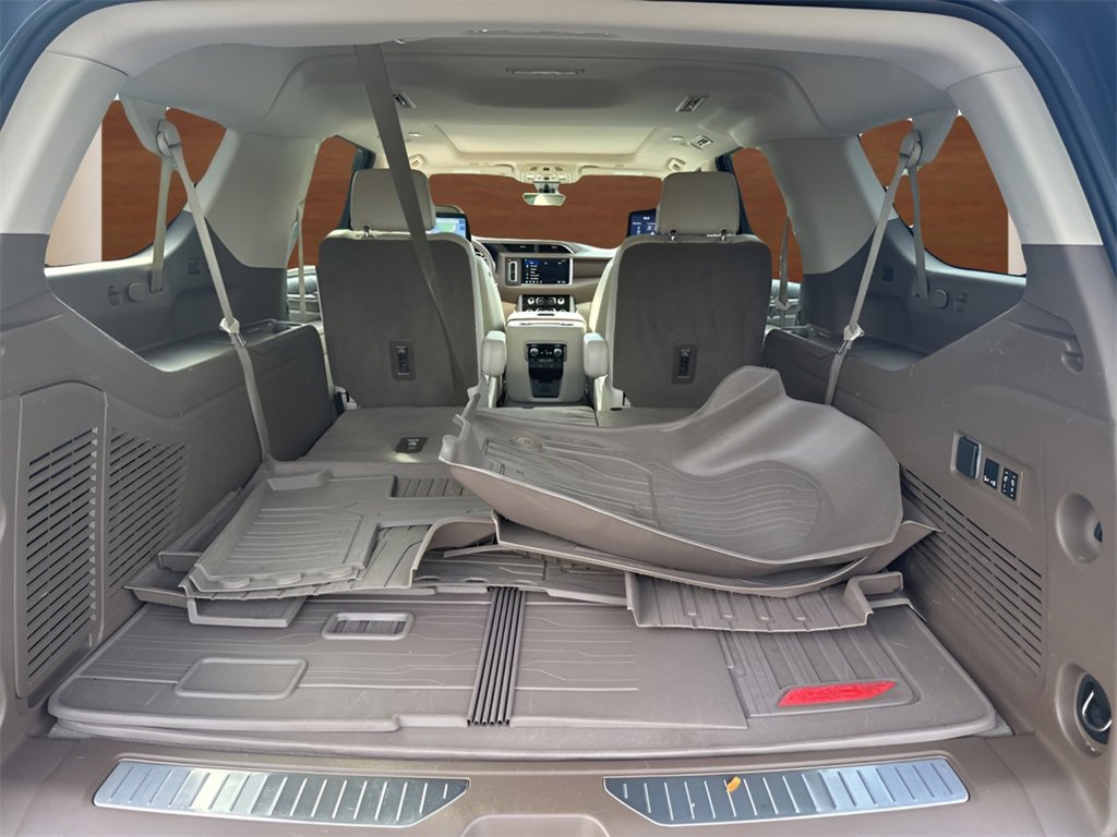 Used 2021 GMC Yukon XL Denali w/ Denali Premium Package image 11