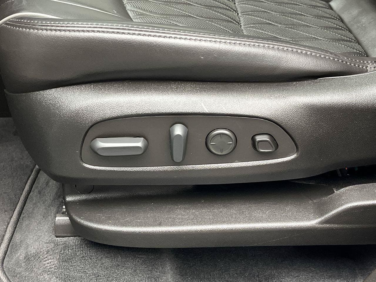 Certified 2023 Buick Enclave Avenir w/ Avenir Technology Package AWD/4WD image 11