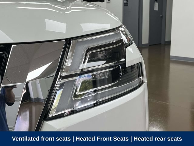 Used 2024 Nissan Armada Platinum w/ Captain's Chairs Package RWD image 10