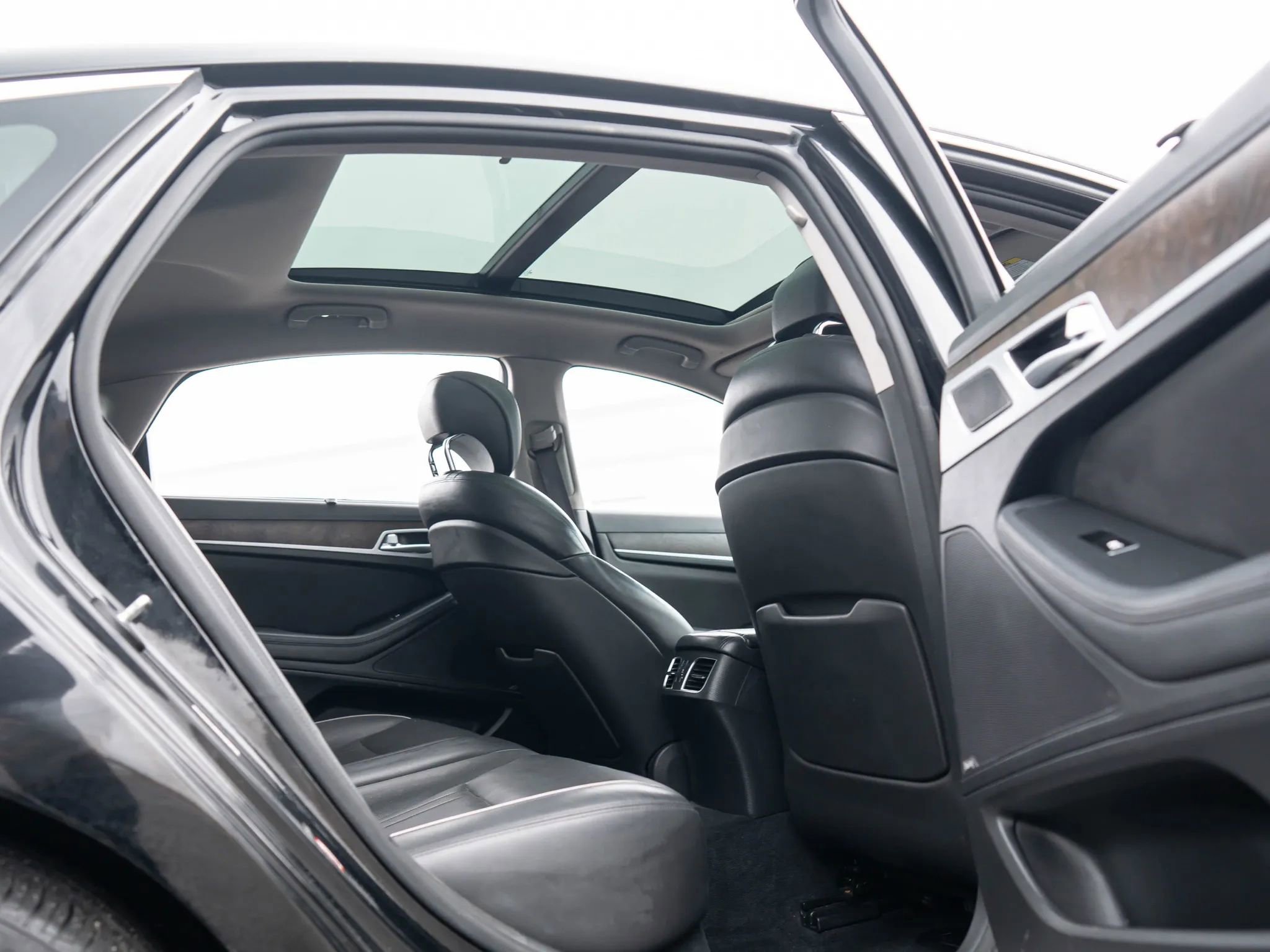 Used 2015 Hyundai Genesis 3.8 w/ Option Group 04 image 18