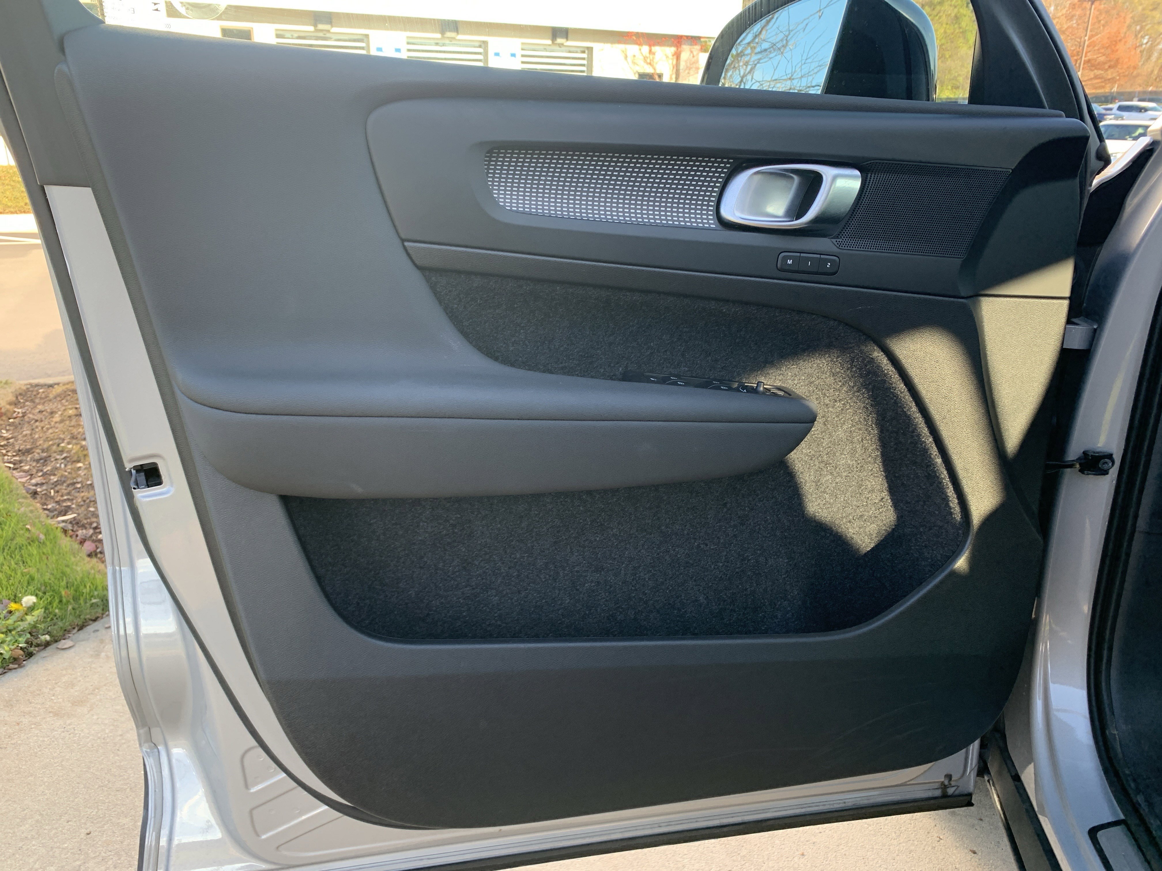 Used 2025 Volvo XC40 B5 Plus image 14