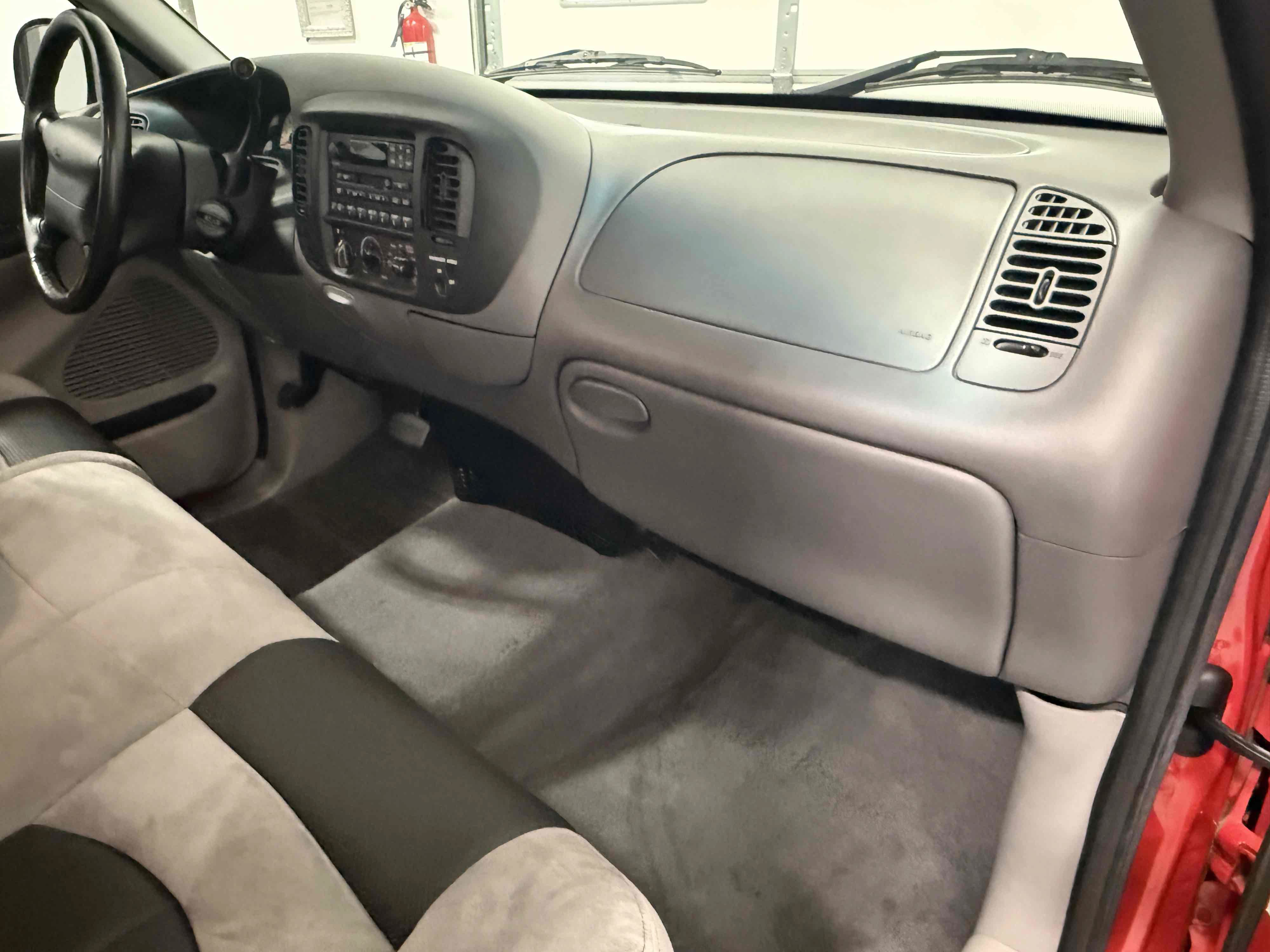 Used 2001 Ford F150 Lightning RWD image 68