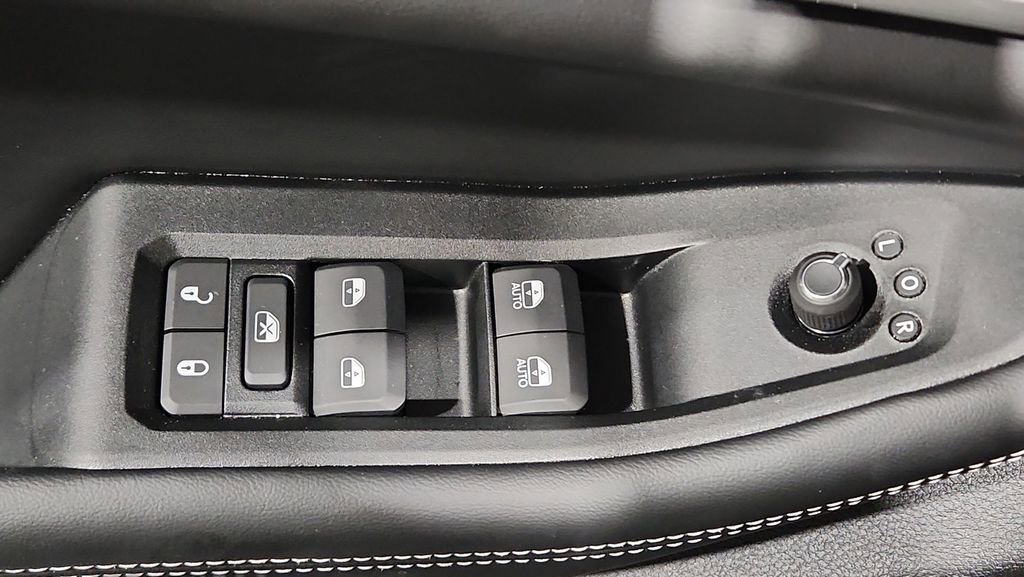 New 2026 Jeep Grand Cherokee Laredo image 17