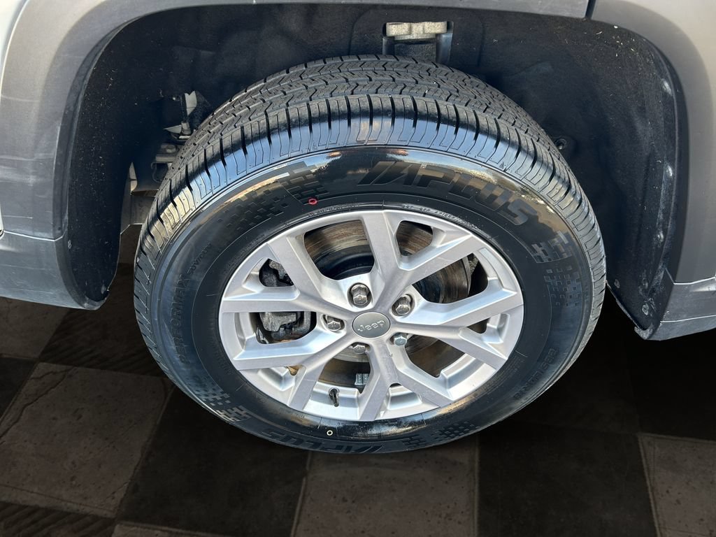 Used 2021 Jeep Grand Cherokee L Limited AWD/4WD image 12