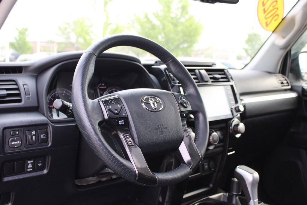 Used 2022 Toyota 4Runner TRD Off-Road Premium w/ Moonroof Package AWD/4WD image 18