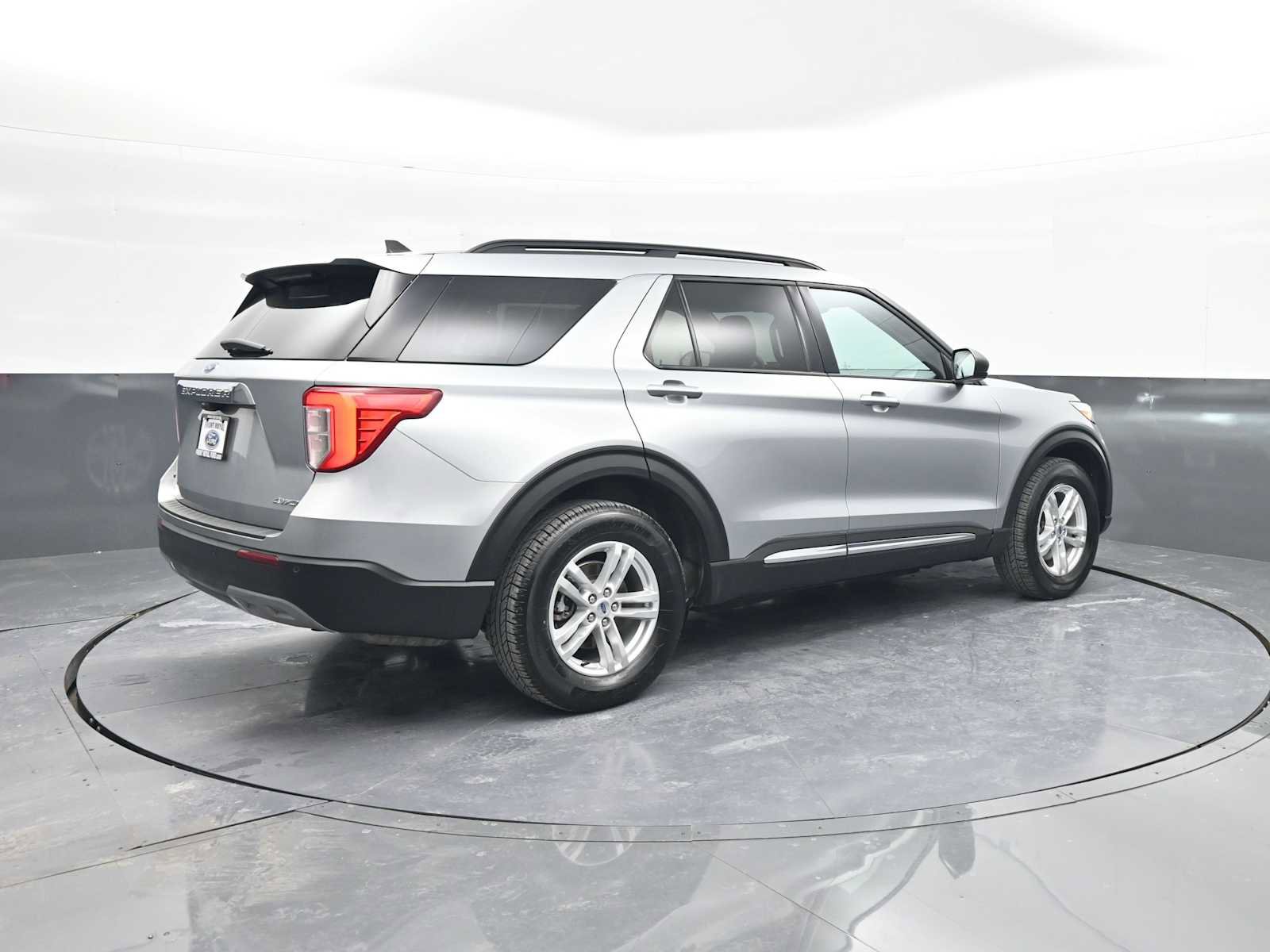 Used 2023 Ford Explorer XLT w/ Equipment Group 202A image 8