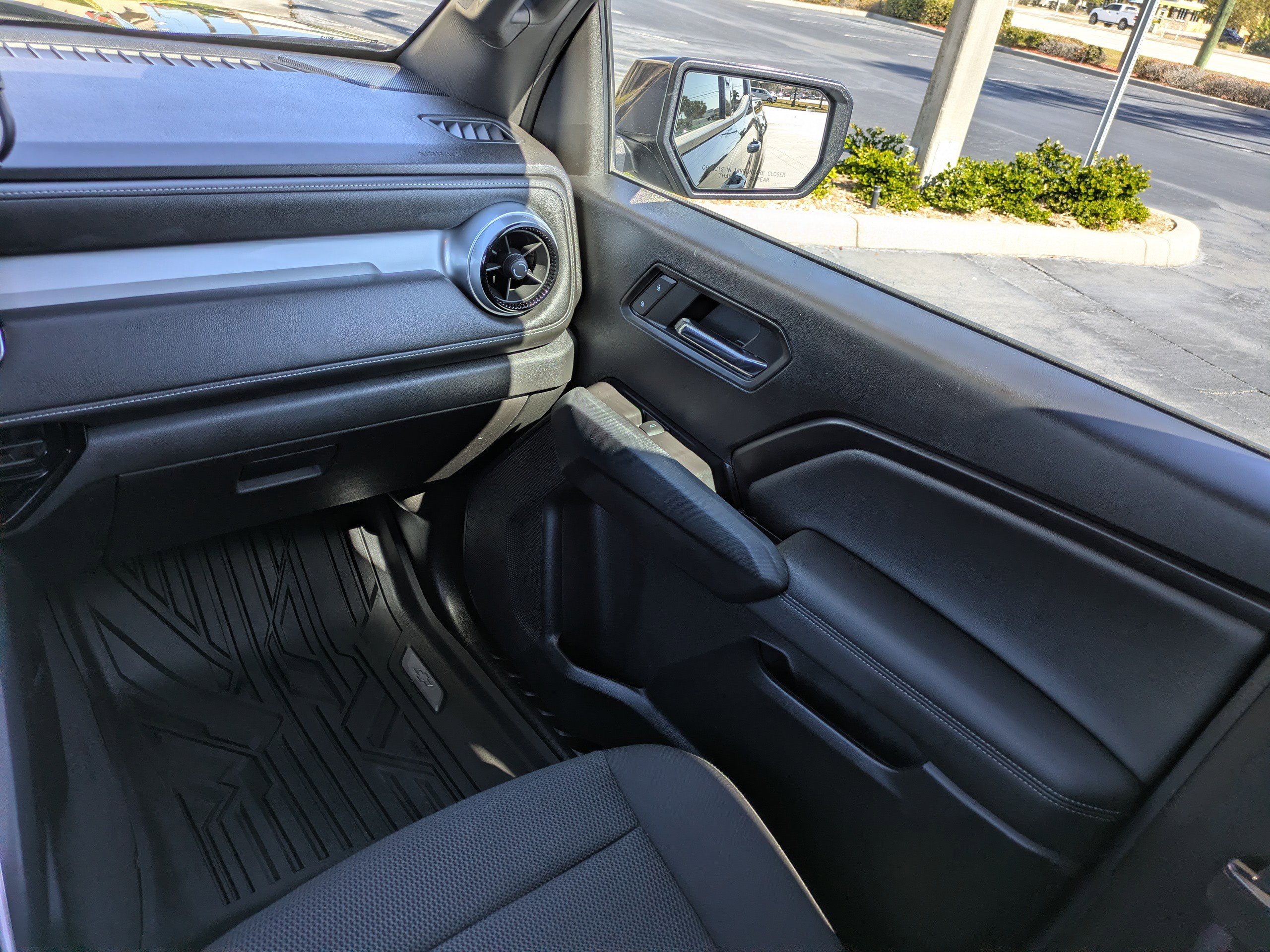 Used 2023 Chevrolet Colorado LT w/ LT Convenience Package II image 14