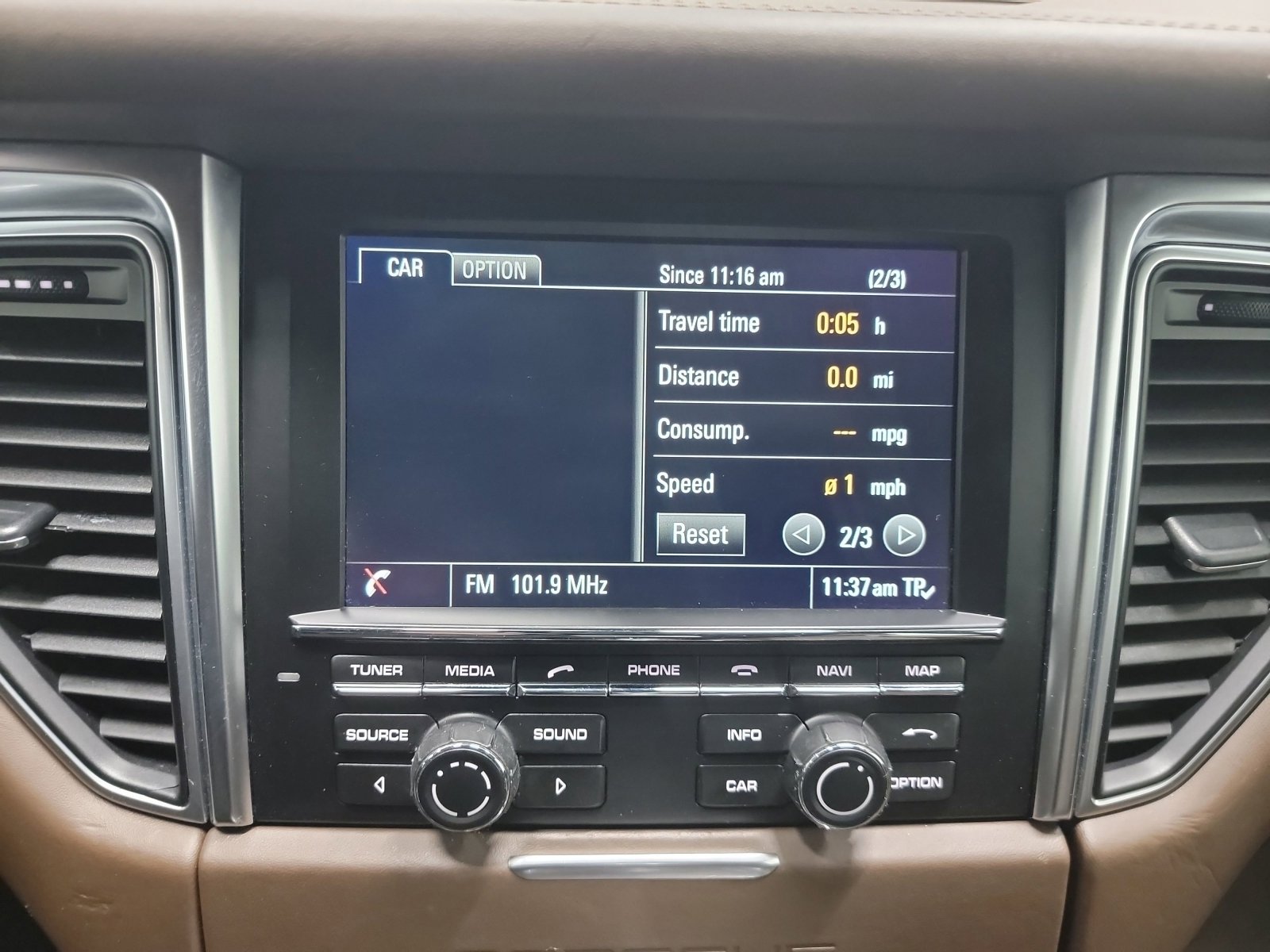 Used 2016 Porsche Macan S image 22