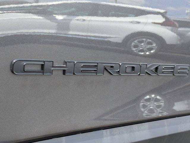 Certified 2023 Jeep Cherokee Altitude Lux w/ Mopar Interior Package AWD/4WD image 31