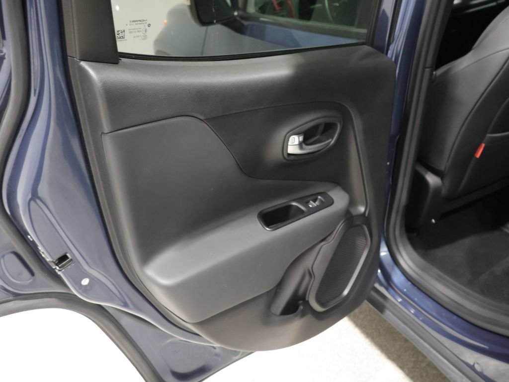 Used 2022 Jeep Renegade Trailhawk AWD/4WD image 19