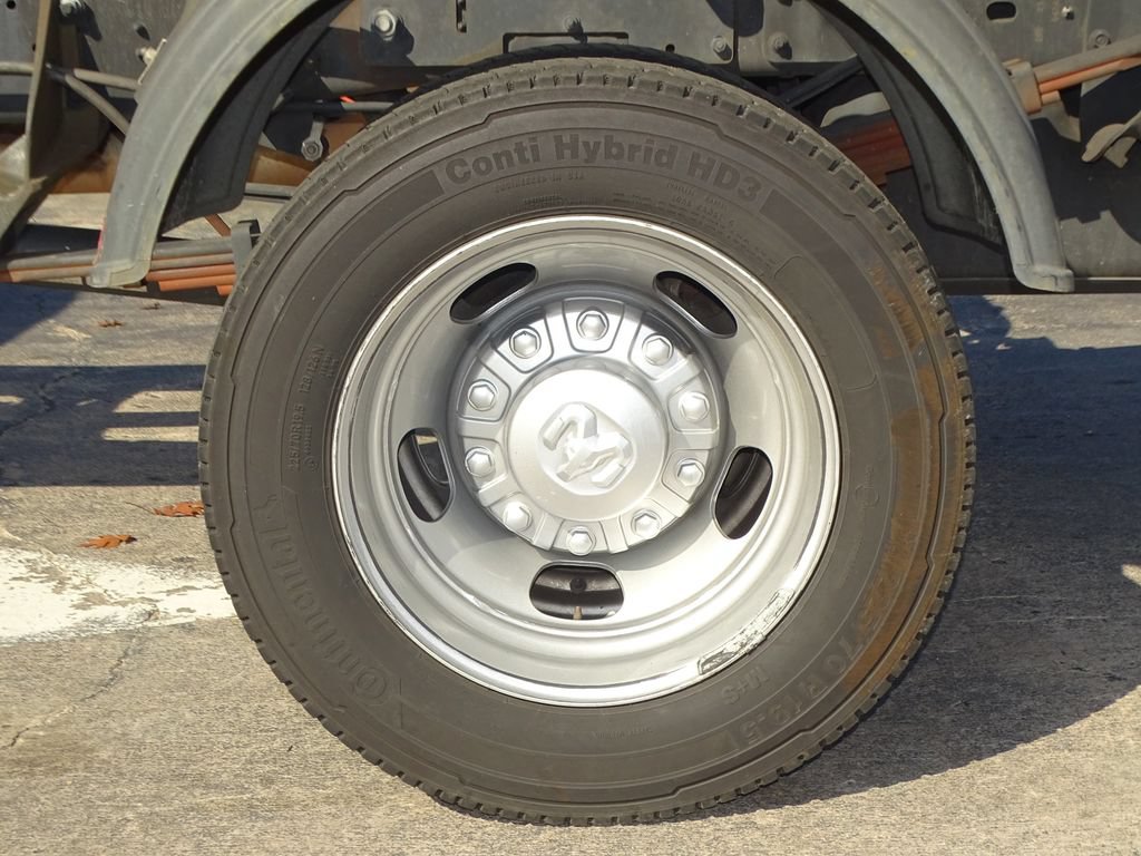 Used 2022 RAM 5500 Tradesman RWD image 29