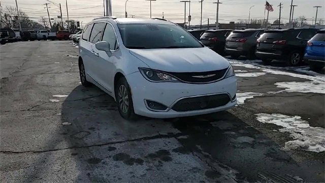 Used 2020 Chrysler Pacifica Touring-L Plus w/ Advanced Safetytec Group image 3