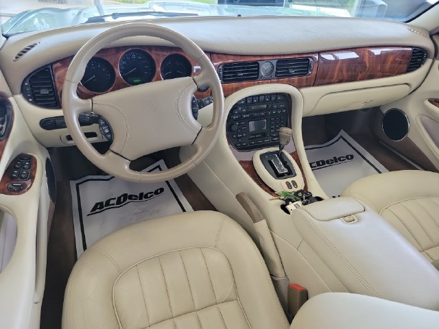Used 2000 Jaguar XJ8 RWD image 14