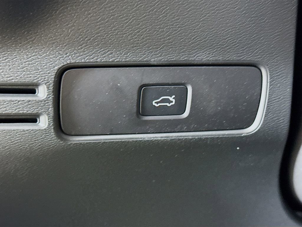 New 2026 Volvo XC40 B4 Core image 10