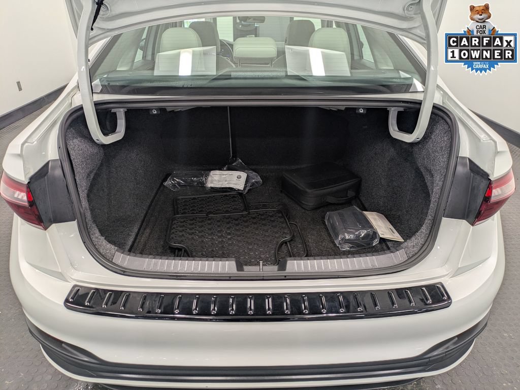 Used 2024 Volkswagen Jetta SE w/ Panoramic Sunroof Package FWD image 30