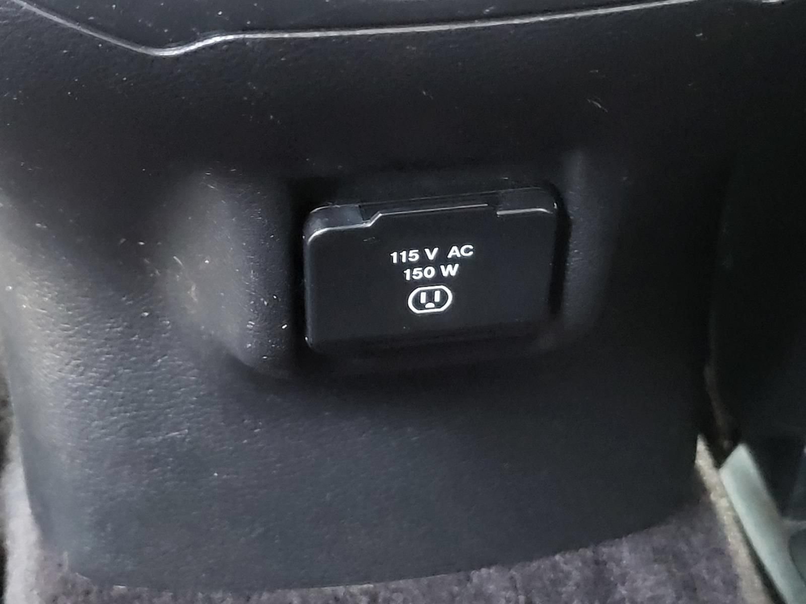Used 2018 Jeep Cherokee Latitude Plus w/ Cold Weather Group FWD image 14