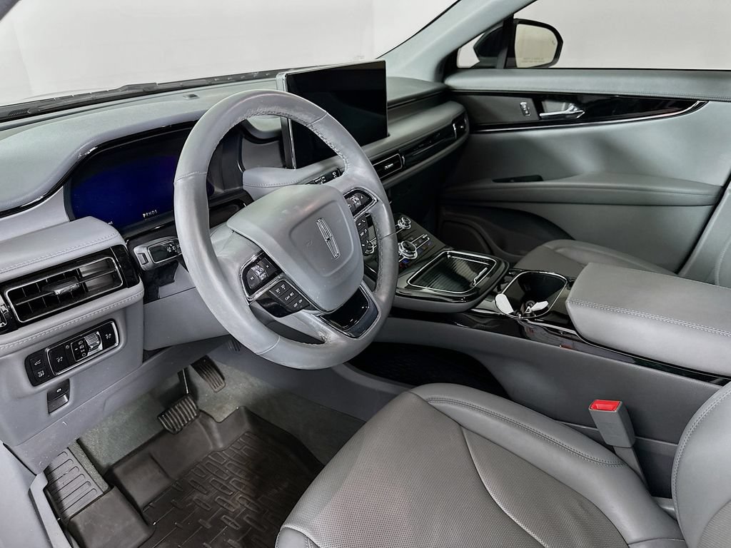 Used 2023 Lincoln Nautilus Reserve AWD/4WD image 14