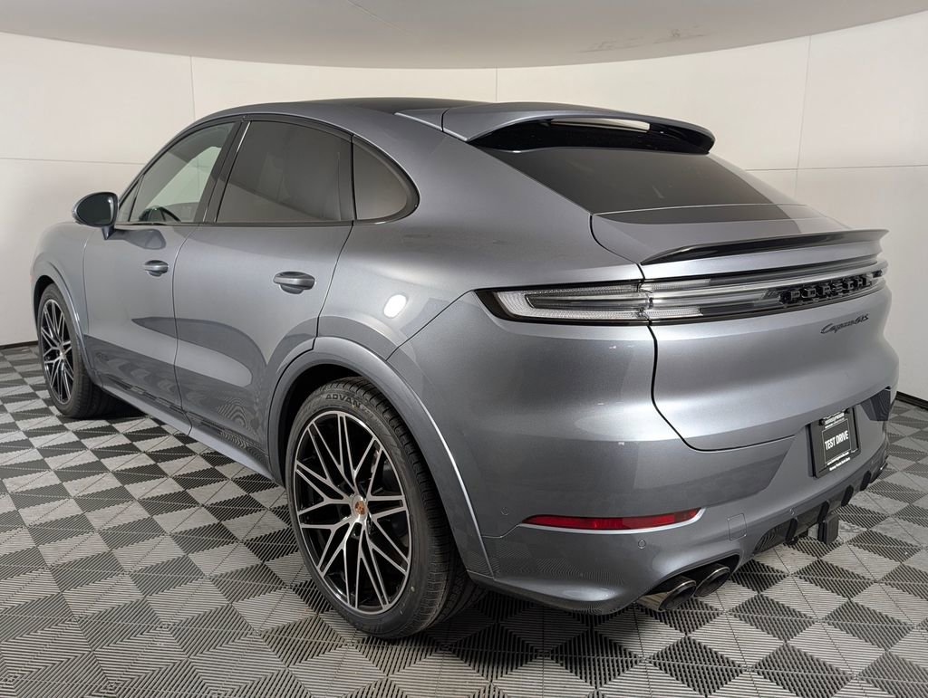 New 2026 Porsche Cayenne GTS image 3