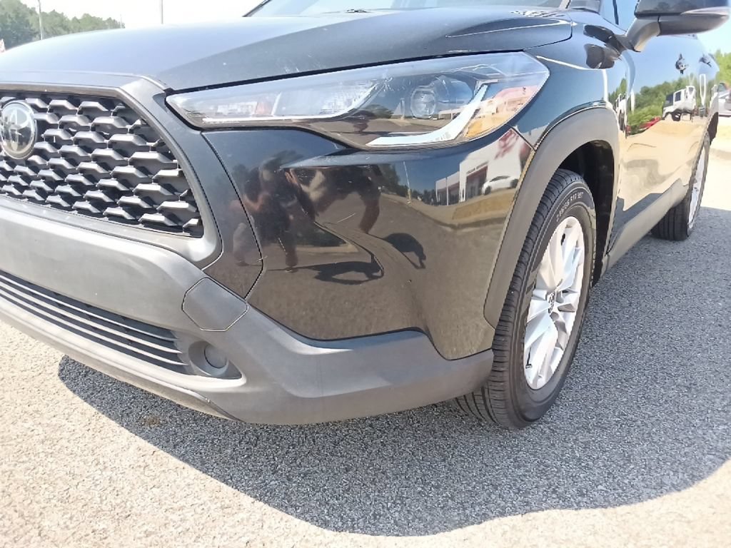 Used 2023 Toyota Corolla Cross LE FWD image 11