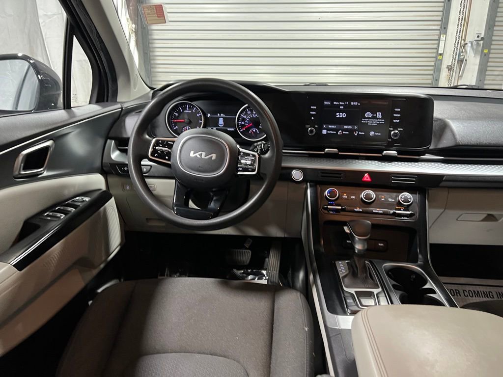 Used 2023 Kia Carnival LX image 15