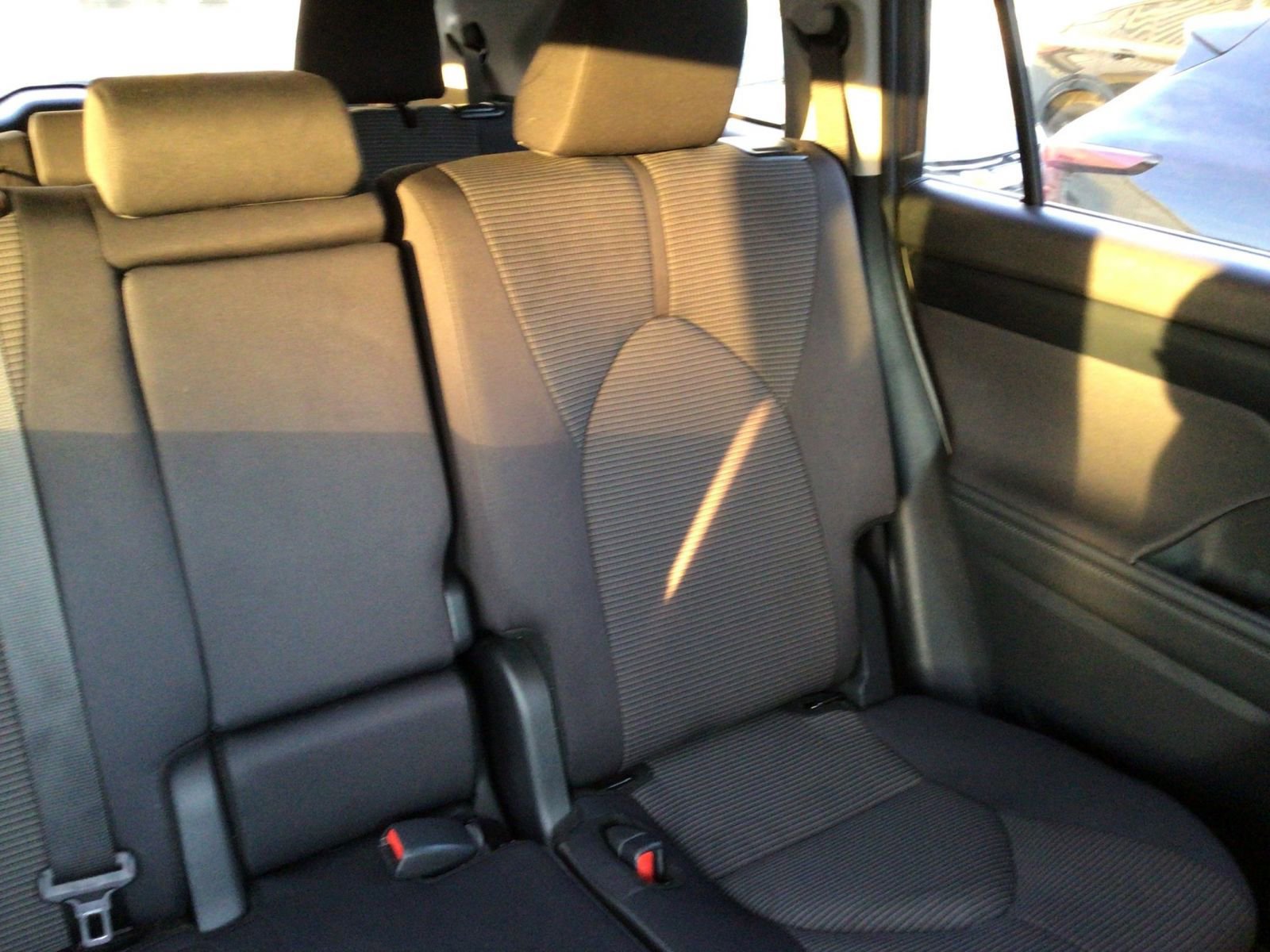 Used 2025 Toyota Highlander LE FWD image 38