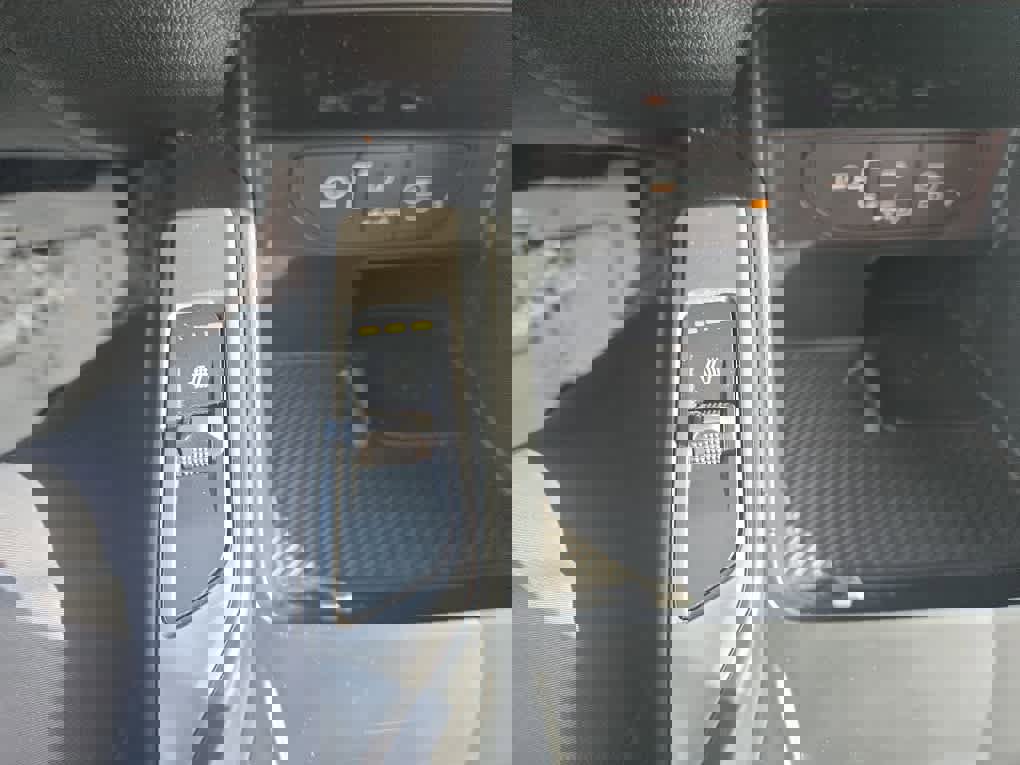 Used 2024 Kia Sorento S image 28