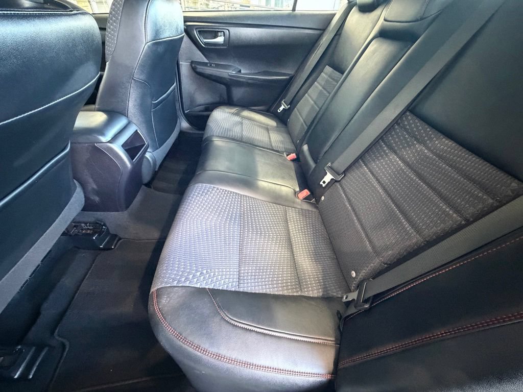 Used 2015 Toyota Camry SE FWD image 32