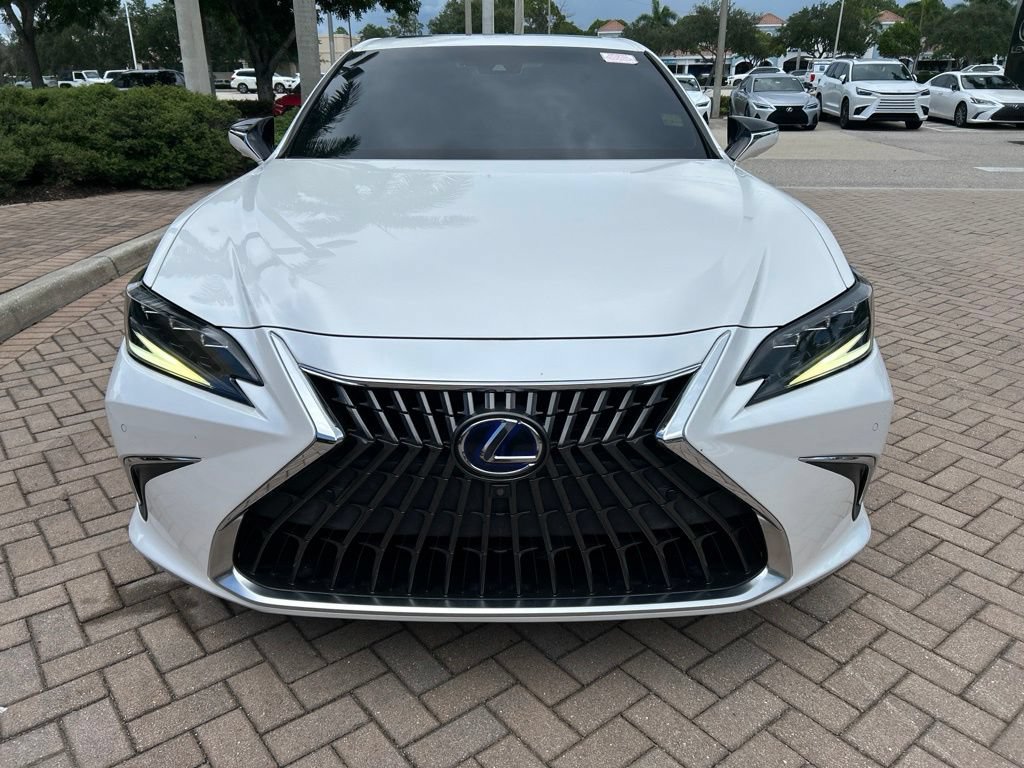 Certified 2022 Lexus ES 300h Ultra Luxury w/ Accessory Package 2 FWD image 8