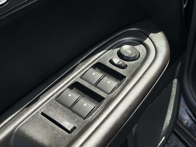 Used 2015 Chevrolet Traverse LT image 29