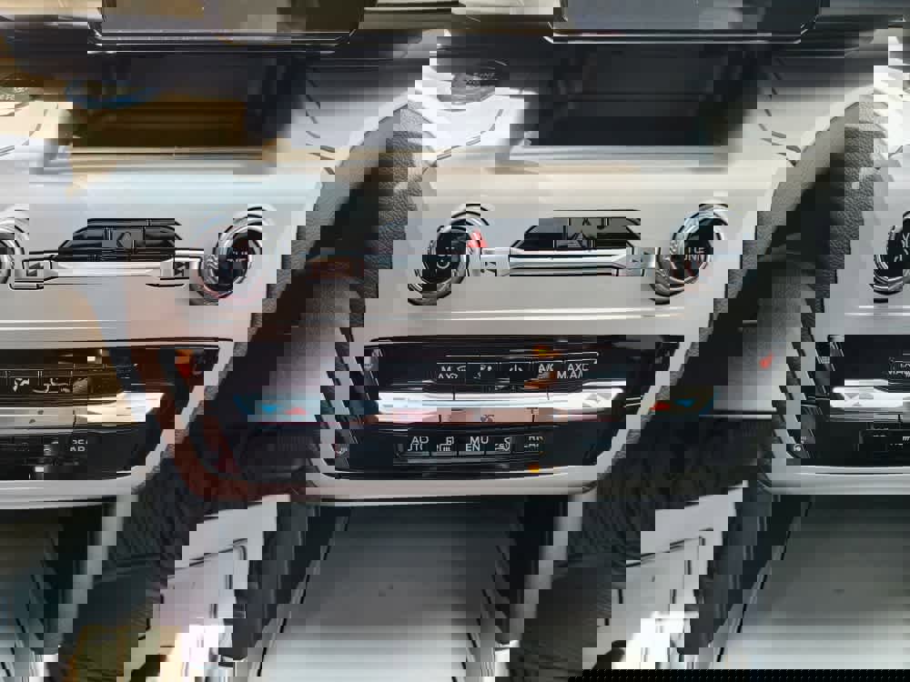 Used 2022 Ford Explorer XLT image 28