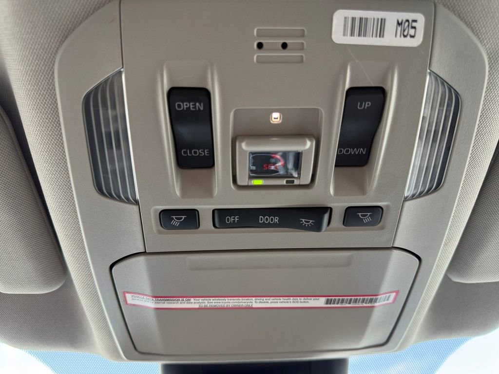 Used 2023 Toyota Highlander XLE AWD/4WD image 17