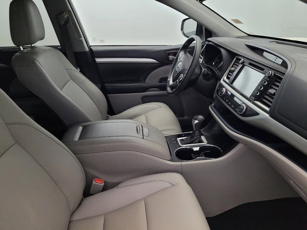 Used 2019 Toyota Highlander XLE image 21