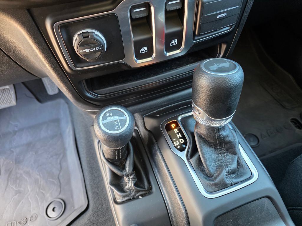 Used 2022 Jeep Wrangler Sport AWD/4WD image 16
