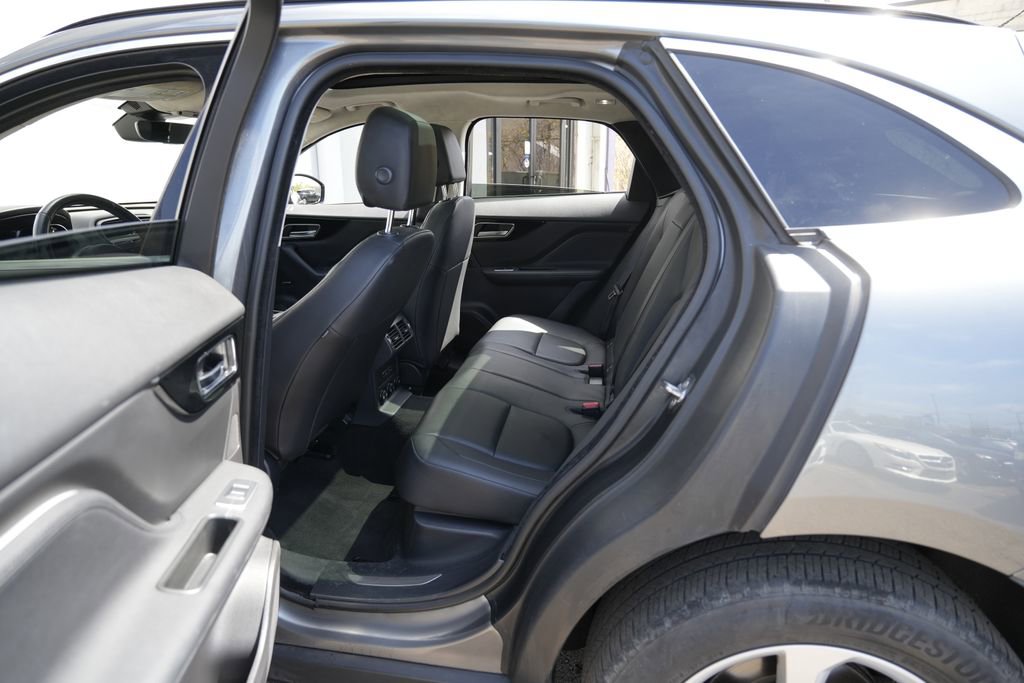 Used 2019 Jaguar F-PACE Premium image 26