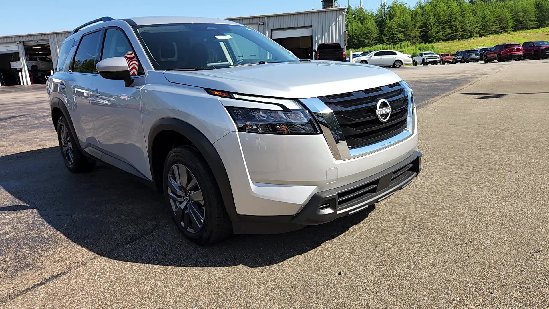 Used 2025 Nissan Pathfinder SV image 14