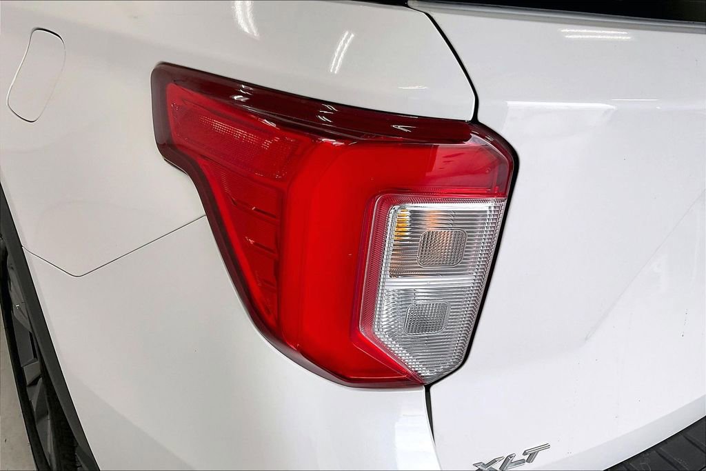 Used 2021 Ford Explorer XLT w/ Equipment Group 202A RWD image 27