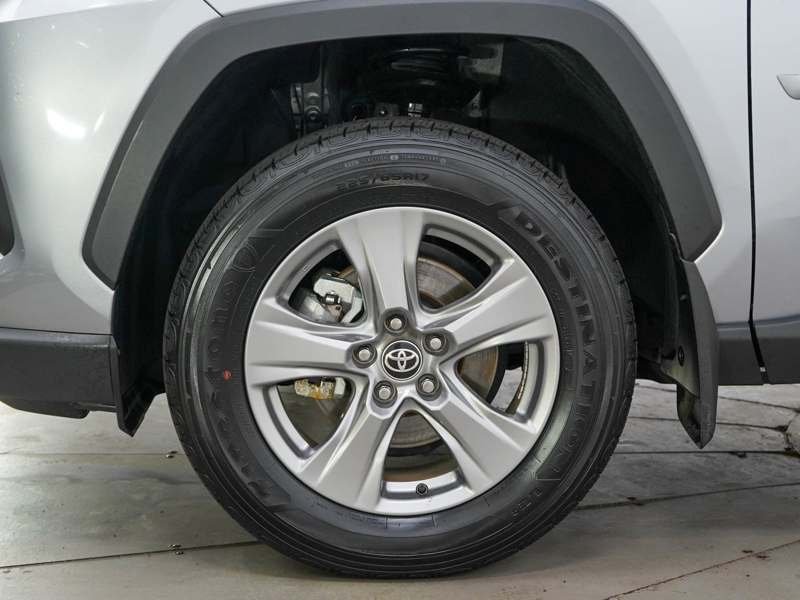 Used 2025 Toyota RAV4 LE AWD/4WD image 27