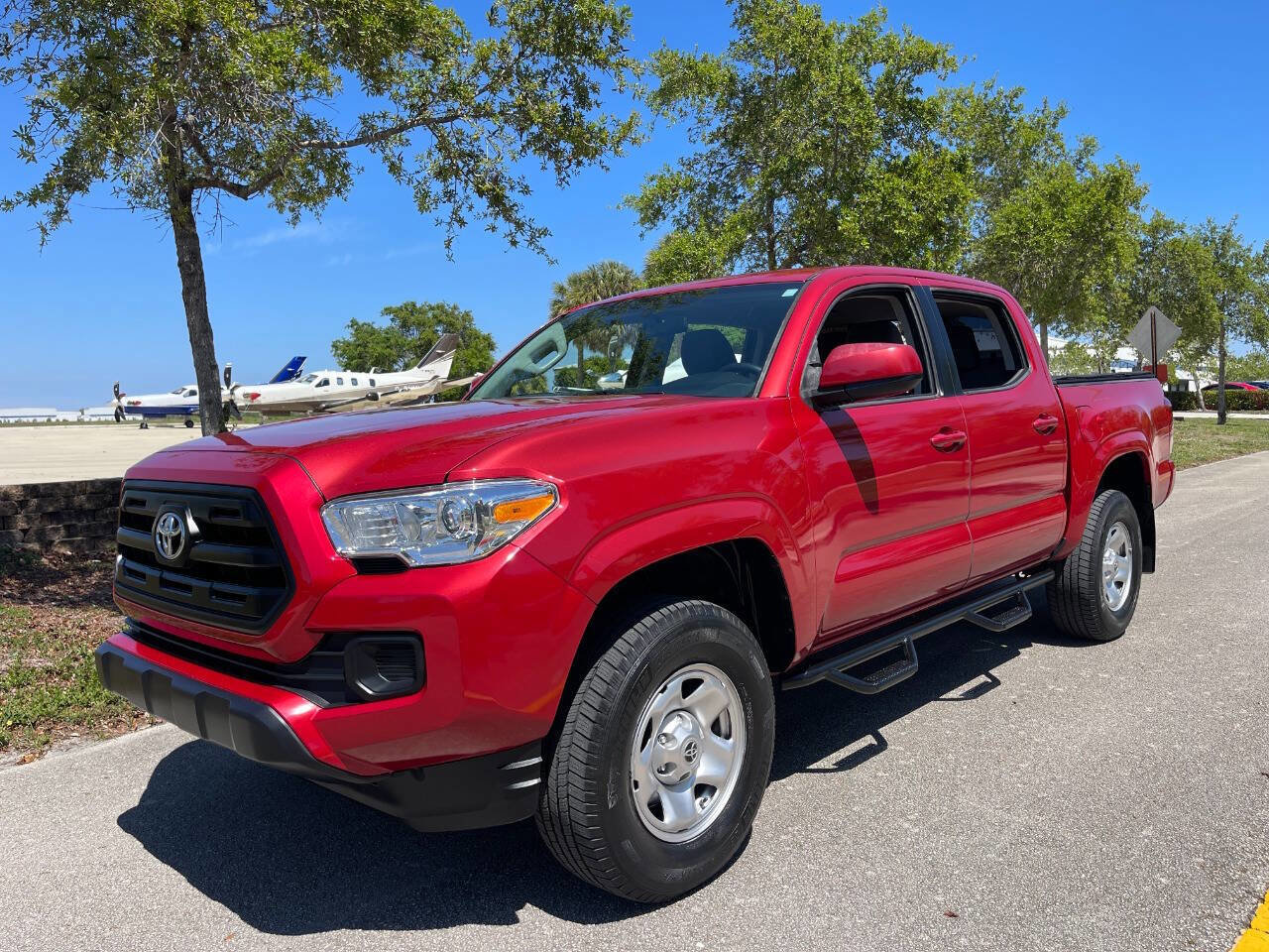 Used 2017 Toyota Tacoma SR RWD image 3
