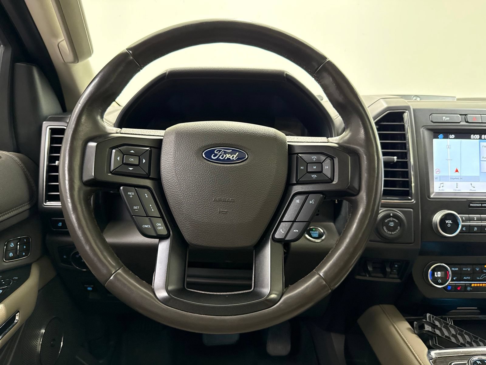 Used 2019 Ford Expedition Limited w/ Equipment Group 302A RWD image 21