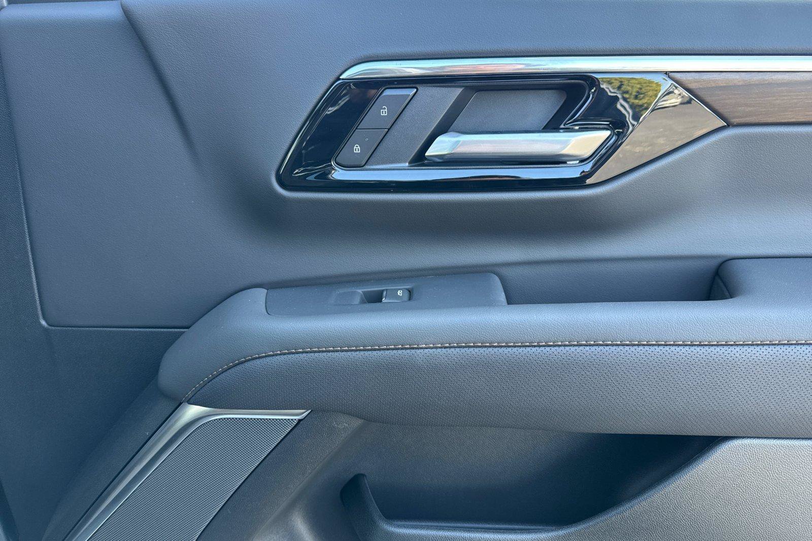 New 2026 Chevrolet Tahoe High Country AWD/4WD image 24