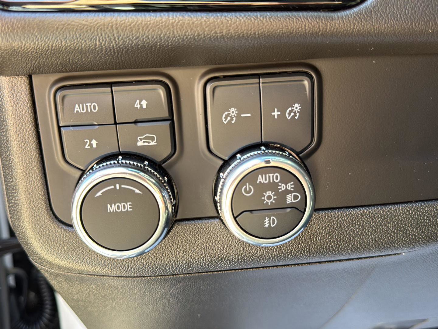 Used 2025 GMC Yukon Denali w/ Sun & Power Step Package image 16