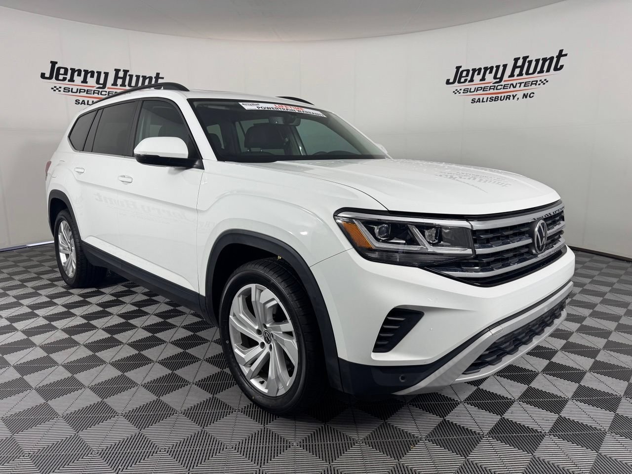 Used 2023 Volkswagen Atlas SE w/ Panoramic Sunroof Package FWD image 5