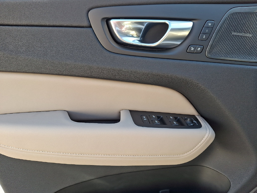New 2026 Volvo XC60 B5 Plus w/ Protection Package Premier AWD/4WD image 10